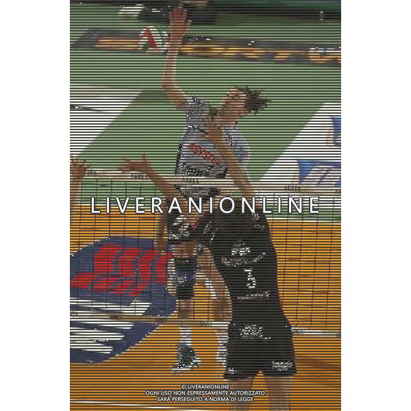Finale gara 3 campionato di volley serie A 2003/04 partita: Sysley Tv - Coprasystel PC foto: S.Rosa/Liverani nella foto: Gardini - Piacenza