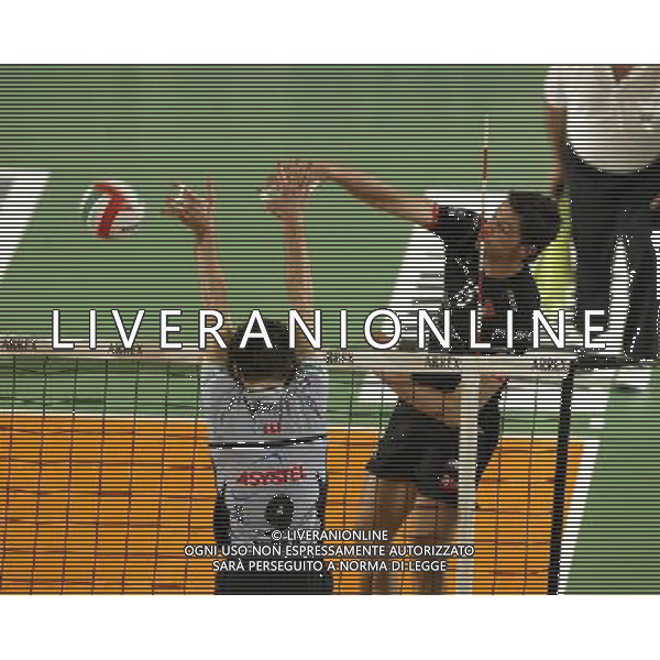 Finale gara 3 campionato di volley serie A 2003/04 partita: Sysley Tv - Coprasystel PC foto: S.Rosa/Liverani nella foto: Cisolla - Sysley TV