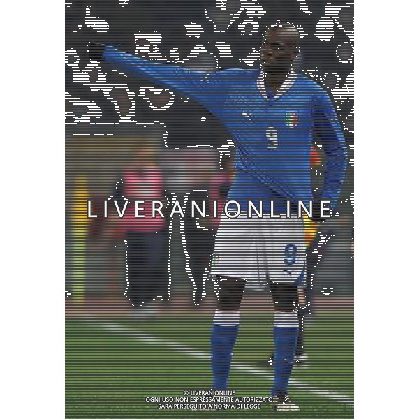 Amichevole Roma - 15.11.2011 Italia-Uruguay Nella Foto:cambio di maglia per mario balotelli /Ph.Vitez-Ag. Aldo Liverani