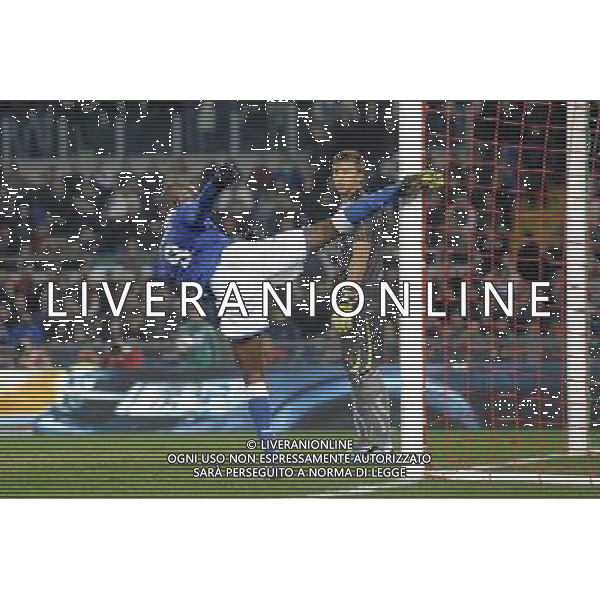 Roma - 15/11/2011 - Stadio Olimpico - Amichevole Nazionale Italiana - Italia vs Uruguay - nella foto: mario balotelli ha un gesto di stizza dopo un\'occasione da gol mancata å© Fabrizio Corradetti - Ag. Aldo Liverani sas