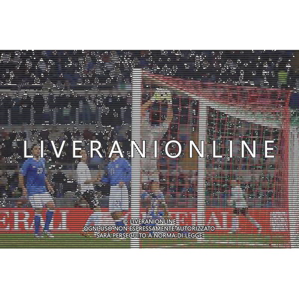 Roma - 15/11/2011 - Stadio Olimpico - Amichevole Nazionale Italiana - Italia vs Uruguay - nella foto: Gianluigi Buffon in parata Œ© Fabrizio Corradetti - Ag. Aldo Liverani sas