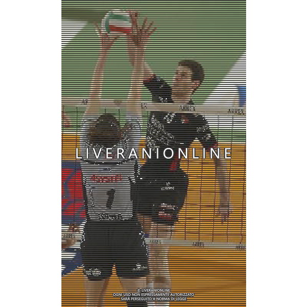 Finale gara 3 campionato di volley serie A 2003/04 partita: Sysley Tv - Coprasystel PC foto: S.Rosa/Liverani nella foto: Tencati - Sysley TV