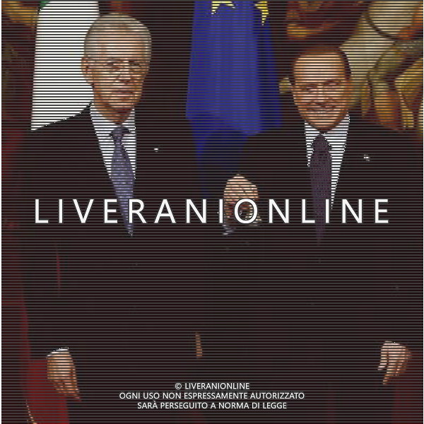 Roma, 16-11-2011 politica La consegna della campanella con cui si aprono le sedute dei Consigli dei ministri e il passaggio di consegne alla guida del governo tra Silvio Berlusconi e Mario Monti. nella foto Silvio Berlusconi e Mario Monti. ©Corradetti/Agenzia Aldo Liverani Sas