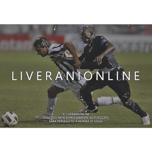 (111118) -- ASUNCION, Nov. 18, 2011 () -- F Hidalgo(R) of Liga Deportiva Universitaria de Quito team fights for the ball with Manuel Macial of Libertad\'s Paraguay during their Copa Sudamericana match in Asuncion, capital of Paraguay, Nov. 17, 2011. (/Marcelo Espinosa) - Xinhua/Photoshot - Ag. Aldo Liverani sas ITALY ONLY PARAGUAY - CALCIO : COPPA SUDAMERICANA 2011- partita: liga deportiva universitaria de quito vs Libertad