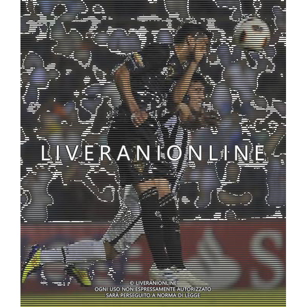 (111118) -- ASUNCION, Nov. 18, 2011 () -- Norberto Araujo (Front) of Liga Deportiva Universitaria de Quito team fights for the ball with Ariel Nunez of Libertad\'s Paraguay during their Copa Sudamericana match in Asuncion, capital of Paraguay, Nov. 17, 2011. (/Marcelo Espinosa) - Xinhua/Photoshot - Ag. Aldo Liverani sas ITALY ONLY PARAGUAY - CALCIO : COPPA SUDAMERICANA 2011- partita: liga deportiva universitaria de quito vs Libertad