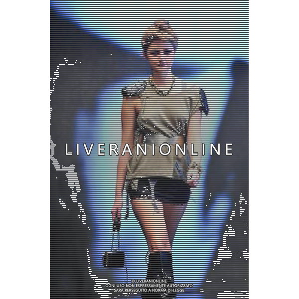 (111121) -- TEL AVIV, Nov. 21, 2011 () -- A model presents a creation of the brand Sugar Daddy during the first show of Tel Aviv Fashion Week in Tel Aviv, Israel, on Nov.21, 2011.(/Yin Dongxun)(wn) - Xinhua/Photoshot - AG. ALDO LIVERANI SAS ITALY ONLY ISRAELE - SETTIMANA DELLA MODA A TEL AVIV.