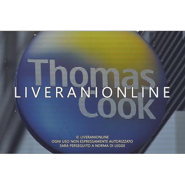 Thomas Cook sull\'orlo del default, titolo perde quasi il 75% in Borsa. Crolla di circa il 75% il titolo legato al tour operator britannico Thomas Cook. Il gruppo quotato a Londra, che dall\'inizio dell\'anno ha perso oltre l\'80% del valore, sta cercando nuovi capitali per sostenere un notevole rallentamento nel volume degli affari che ha fatto lievitare i debiti portando sull\'orlo del default la societa © David Wimsett - Photoshot - Ag. Aldo Liverani sas ITALY ONLY