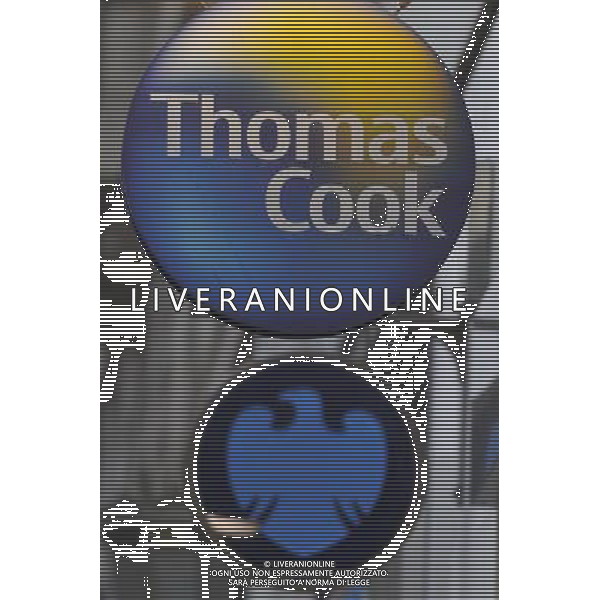 Thomas Cook sull\'orlo del default, titolo perde quasi il 75% in Borsa. Crolla di circa il 75% il titolo legato al tour operator britannico Thomas Cook. Il gruppo quotato a Londra, che dall\'inizio dell\'anno ha perso oltre l\'80% del valore, sta cercando nuovi capitali per sostenere un notevole rallentamento nel volume degli affari che ha fatto lievitare i debiti portando sull\'orlo del default la societa © David Wimsett - Photoshot - Ag. Aldo Liverani sas ITALY ONLY