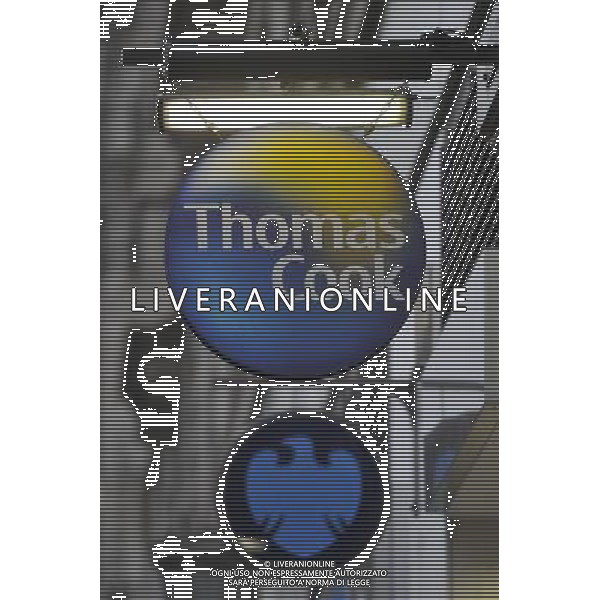 Thomas Cook sull\'orlo del default, titolo perde quasi il 75% in Borsa. Crolla di circa il 75% il titolo legato al tour operator britannico Thomas Cook. Il gruppo quotato a Londra, che dall\'inizio dell\'anno ha perso oltre l\'80% del valore, sta cercando nuovi capitali per sostenere un notevole rallentamento nel volume degli affari che ha fatto lievitare i debiti portando sull\'orlo del default la societa © David Wimsett - Photoshot - Ag. Aldo Liverani sas ITALY ONLY
