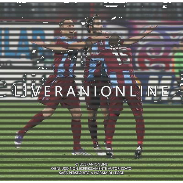 UEFA Champions League Group B soccer match between Trabzonspor and Inter Milan at Avni Aker stadium in Trabzon, Turkey, 22.11.2011. Pictured: Didier Zokora, Arkadiusz Glowacki and Halil Altintop of Trabzonspor. PILKA NOZNA LIGA MISTRZOW SEZON 2011/2012 TRABZONSPORT - INTER MEDIOLAN FOT.SESKIMPHOTO/NEWSPIX.PL TURKEY, GERMANY, AUSTRIA AND UK OUT !!! --- Newspix.pl /Agenzia Aldo Liverani Sas - ITALY ONLY - EDITORIAL USE ONLY *** Local Caption *** www.newspix.pl mail us: info@newspix.pl call us: 0048 022 23 22 222 --- Polish Picture Agency by Ringier Axel Springer Poland