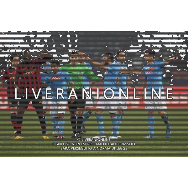 NAPOLI - MANCHESTER CITY CHAMPIONS LEAGUE 22/11/2011 NELLA FOTO: PROTESTE GIOCATORI ©MOSCA/AGENZIA ALDO LIVERANI SAS