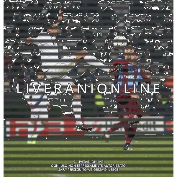 UEFA Champions League Group B soccer match between Trabzonspor and Inter Milan at Avni Aker stadium in Trabzon, Turkey, 22.11.2011. Match Scored : Trabzonspor 1 - Inter 1 Pictured: Adrian Mierzejewski of Trabzonspor and Lucio of Inter. PILKA NOZNA LIGA MISTRZOW SEZON 2011/2012 TRABZONSPORT - INTER MEDIOLAN FOT.SESKIMPHOTO/NEWSPIX.PL TURKEY, GERMANY, AUSTRIA AND UK OUT !!! --- Newspix.pl /AG ALDO LIVERANI SAS CHAMPIONS LEAGUE TRABZONSPOR - INTER - ITALY ONLY - *** Local Caption *** .