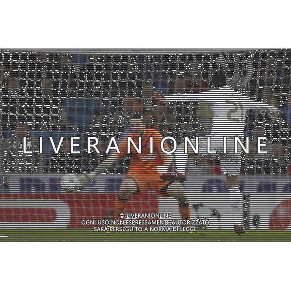 Real Madrid\'s Javier Callejon (goal) and Dinamo de Zagreb\'s Ivan Kelava during Champions League match on november 22nd, 2011 Photo: Cid-Fuentes / Cebolla / ALFAQUI /AG ALDO LIVERANI REAL MADRID DINAMO ZAGABRIA CHAMPIONS LEAGUE - ITALY ONLY -