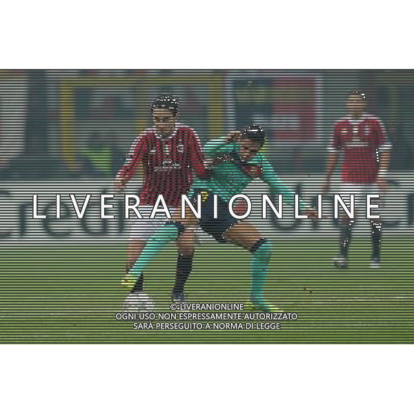 UEFA Champions League - Fase a Gironi 5Á giornata Gruppo H Milano 23-11-2011 Milan - Barcellona nella foto: Aquilani e Sanchez foto Roberto Garavaglia - ag. Aldo Liverani sas