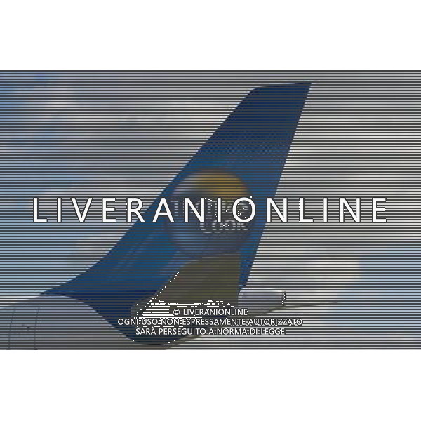 aircraft with logos on ©photoshot/Agenzia Aldo Liverani Sas - ITALY ONLY - Thomas Cook tour operator britannico con oltre 1200 Agenzie Viaggi nel Regno Unito ha fatto sapere di essere alla ricerca di nuovi capitali per sostenere un notevole rallentamento nel volume degli affari che ha fatto lievitare i debiti infatti alla borsa di Londra, il titolo della societa\' britannica registra un calo del 70%