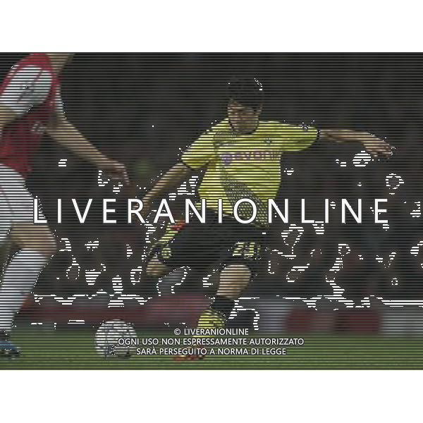 Borussia Dortmund\'s Shinji Kagawa shoots on goal Football - UEFA Champions League - Group F - Arsenal London v Borussia Dortmund - Wed 23 Nov 2011 - Emirates Stadium - London - UK Foto: Michal Zemanek / Newspix.pl --- Newspix.pl AG ALDO LIVERANI S A S ONLY ITALY *** Local Caption *** www.newspix.pl mail us: info@newspix.pl call us: 0048 022 23 22 222 --- Polish Picture Agency by Ringier Axel Springer Poland
