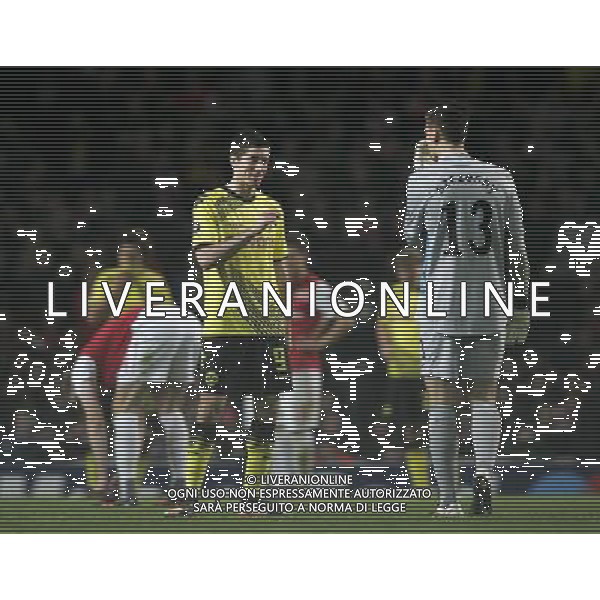 Arsenal\'s Wojciech Szczesny speaks with Borussia Dortmund\'s Robert Lewandowski Football - UEFA Champions League - Group F - Arsenal London v Borussia Dortmund - Wed 23 Nov 2011 - Emirates Stadium - London - UK Foto: Michal Zemanek / Newspix.pl --- Newspix.pl AG ALDO LIVERANI S A S ONLY ITALY *** Local Caption *** www.newspix.pl mail us: info@newspix.pl call us: 0048 022 23 22 222 --- Polish Picture Agency by Ringier Axel Springer Poland