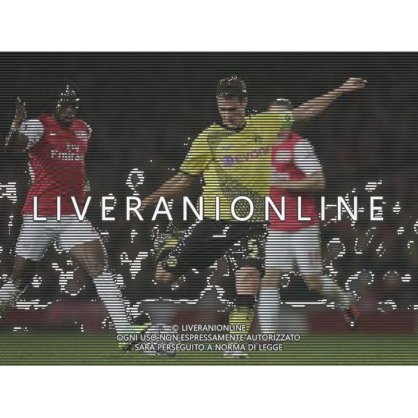 Borussia Dortmund\'s Sebastian Kehl shoots on goal Football - UEFA Champions League - Group F - Arsenal London v Borussia Dortmund - Wed 23 Nov 2011 - Emirates Stadium - London - UK Foto: Michal Zemanek / Newspix.pl --- Newspix.pl AG ALDO LIVERANI S A S ONLY ITALY *** Local Caption *** www.newspix.pl mail us: info@newspix.pl call us: 0048 022 23 22 222 --- Polish Picture Agency by Ringier Axel Springer Poland