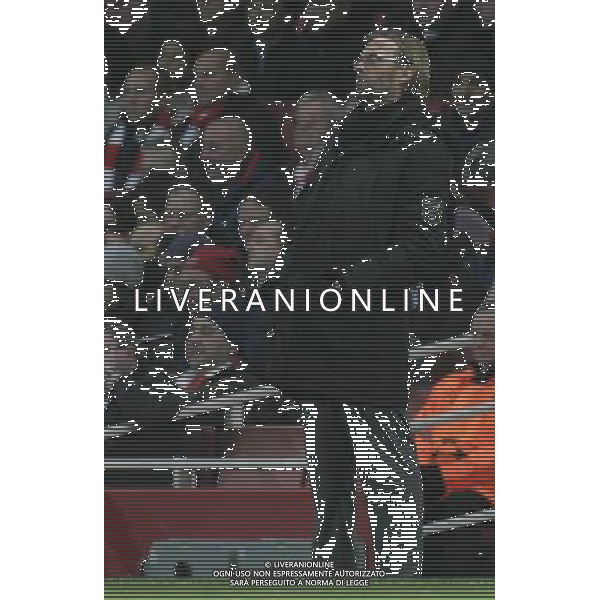 Borussia Dortmund\'s Jurgen Klopp looks dejected Football - UEFA Champions League - Group F - Arsenal London v Borussia Dortmund - Wed 23 Nov 2011 - Emirates Stadium - London - UK Foto: Michal Zemanek / Newspix.pl --- Newspix.pl AG ALDO LIVERANI S A S ONLY ITALY *** Local Caption *** www.newspix.pl mail us: info@newspix.pl call us: 0048 022 23 22 222 --- Polish Picture Agency by Ringier Axel Springer Poland