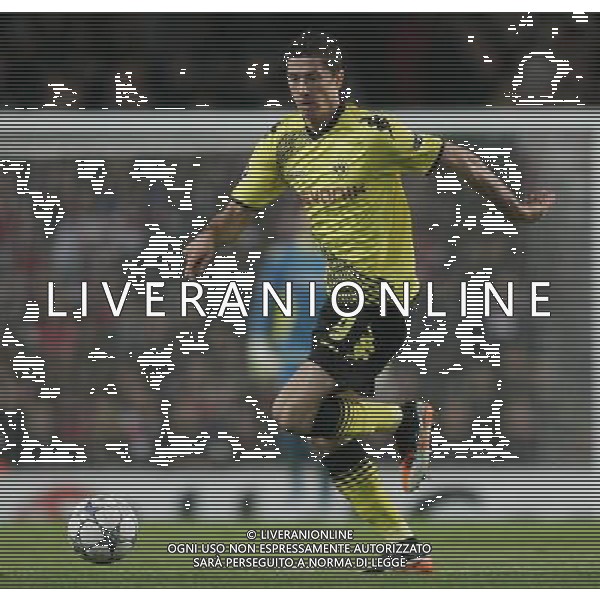 Borussia Dortmund\'s Robert Lewandowski in action during todays match Football - UEFA Champions League - Group F - Arsenal London v Borussia Dortmund - Wed 23 Nov 2011 - Emirates Stadium - London - UK Foto: Michal Zemanek / Newspix.pl --- Newspix.pl AG ALDO LIVERANI S A S ONLY ITALY *** Local Caption *** www.newspix.pl mail us: info@newspix.pl call us: 0048 022 23 22 222 --- Polish Picture Agency by Ringier Axel Springer Poland