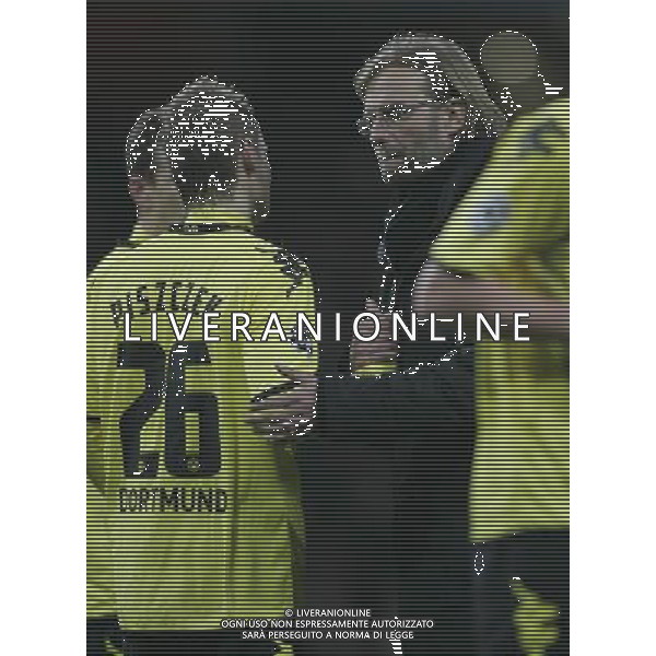 Borussia Dortmund\'s Lukasz Piszczek and Borussia Dortmund\'s Jurgen Klopp after tonights match Football - UEFA Champions League - Group F - Arsenal London v Borussia Dortmund - Wed 23 Nov 2011 - Emirates Stadium - London - UK Foto: Michal Zemanek / Newspix.pl --- Newspix.pl AG ALDO LIVERANI S A S ONLY ITALY *** Local Caption *** www.newspix.pl mail us: info@newspix.pl call us: 0048 022 23 22 222 --- Polish Picture Agency by Ringier Axel Springer Poland