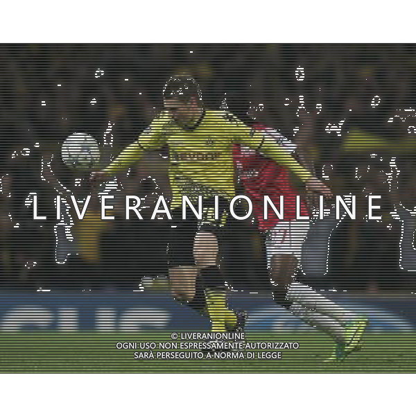 Borussia Dortmund\'s Lukasz Piszczek controls the ball under pressure of Arsenal\'s Kouassi Gervais \'Gervinho\' Yao Football - UEFA Champions League - Group F - Arsenal London v Borussia Dortmund - Wed 23 Nov 2011 - Emirates Stadium - London - UK Foto: Michal Zemanek / Newspix.pl --- Newspix.pl AG ALDO LIVERANI S A S ONLY ITALY *** Local Caption *** www.newspix.pl mail us: info@newspix.pl call us: 0048 022 23 22 222 --- Polish Picture Agency by Ringier Axel Springer Poland