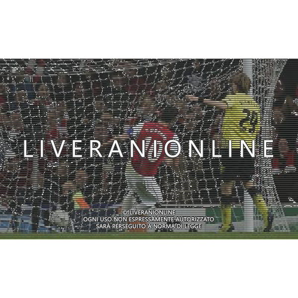 Arsenal\'s Robin van Persie scores his sides second goal Football - UEFA Champions League - Group F - Arsenal London v Borussia Dortmund - Wed 23 Nov 2011 - Emirates Stadium - London - UK Foto: Michal Zemanek / Newspix.pl --- Newspix.pl AG ALDO LIVERANI S A S ONLY ITALY *** Local Caption *** www.newspix.pl mail us: info@newspix.pl call us: 0048 022 23 22 222 --- Polish Picture Agency by Ringier Axel Springer Poland