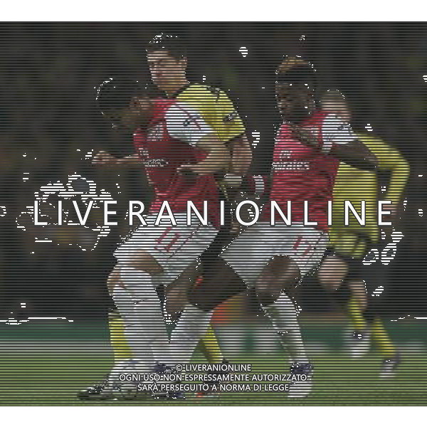 Borussia Dortmund\'s Robert Lewandowski battles with Arsenal\'s Andre Santos and Arsenal\'s Alexandre Song Football - UEFA Champions League - Group F - Arsenal London v Borussia Dortmund - Wed 23 Nov 2011 - Emirates Stadium - London - UK Foto: Michal Zemanek / Newspix.pl --- Newspix.pl AG ALDO LIVERANI S A S ONLY ITALY *** Local Caption *** www.newspix.pl mail us: info@newspix.pl call us: 0048 022 23 22 222 --- Polish Picture Agency by Ringier Axel Springer Poland