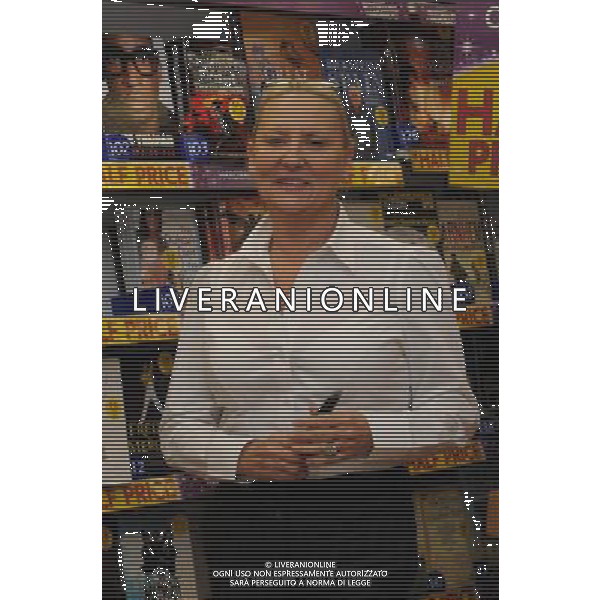 Martina Cole, Signing for The Ruthless, WH Smith, Bexleyheath, Kent. 19.11.11 AG ALDO LIVERANI S A S ONLY ITALY