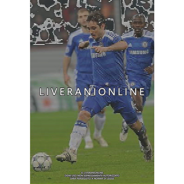 (111124) -- LEVERKUSEN, Nov. 24, 2011 () -- Frank Lampard of Chelsea FC drives the ball during the UEFA Champions League Group E match against Bayer 04 Leverkusen at Bay Arena in Leverkusen, Germany, Nov. 23, 2011. Bayer 04 Leverkusen won the match 2-1. (/Ma Ning) AG ALDO LIVERANI S A S ONLY ITALY