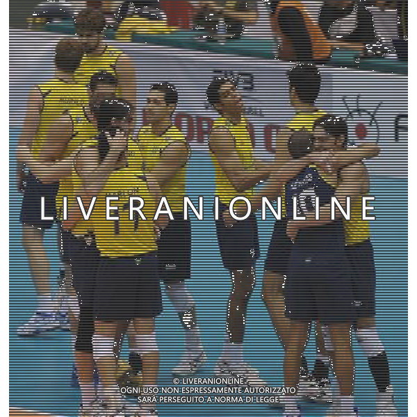 (111124) -- KUMAMOTO, Nov. 24, 2011 () -- Players of Brazil celebrate victory after the match against Russia at the World Cup men\'s volleyball tournament in Kumamoto, Japan, Nov. 24, 2011. Brazil won 3-0. (/Kenichiro Seki) (jyc) ©photoshot/Agenzia Aldo Liverani Sas - ITALY ONLY - Brasile - Russia pallavolo torneo volley maschile Coppa del Mondo a Kumamoto, Giappone, 24 NOVEMBRE 2011