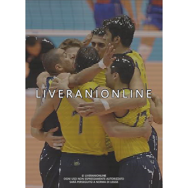 (111124) -- KUMAMOTO, Nov. 24, 2011 () -- Players of Brazil celebrate victory after the match against Russia at the World Cup men\'s volleyball tournament in Kumamoto, Japan, Nov. 24, 2011. Brazil won 3-0. (/Kenichiro Seki) (jyc) ©photoshot/Agenzia Aldo Liverani Sas - ITALY ONLY - Brasile - Russia pallavolo torneo volley maschile Coppa del Mondo a Kumamoto, Giappone, 24 NOVEMBRE 2011