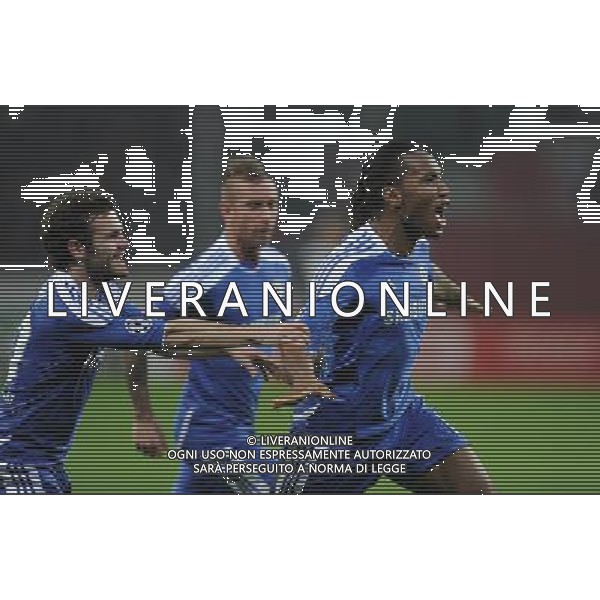 firo FuÃŸball,Fussball, 23.11.2011 Champions League Bayer Leverkusen - FC Chelsea London JUbel Ã¼ber das Tor zum 1:0 fÃ¼r Chelsea durch Didier Drogba mit Mata$worldrightsEs gelten unsere AGB, einsehbar auf BAYER LEVERKUSEN - CHELSEA firosportphoto/Agenzia Aldo Liverani Sas - italy only - *** Local Caption *** .