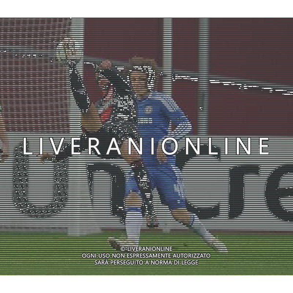 firo FuÃŸball,Fussball, 23.11.2011 Champions League Bayer Leverkusen - FC Chelsea London FALLRÃœCKZIEHER MICHAEL BALLACK GEGEN DAVID LUIZ BAYER LEVERKUSEN - CHELSEA firosportphoto/Agenzia Aldo Liverani Sas - italy only - *** Local Caption *** .