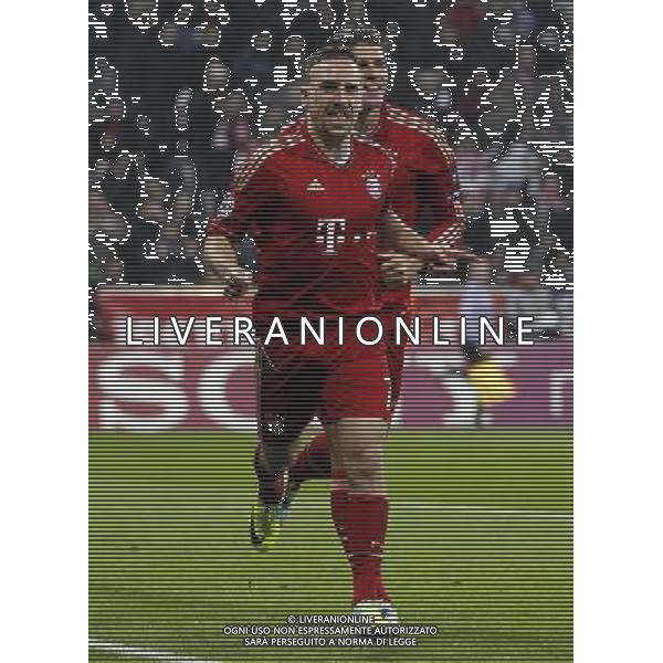 firo Fu§ball,Fussball, 22.11.2011 Champions League Saison 2011/2012 CL Vorrunde 5.Spieltag, Uefa Champions League, FC Bayern MŸnchen, Muenchen, FCB, CVF, Villarreal CF, 3 : 1, ganze Figur, Gestik, Jubel, jubeln, Gestik, Franck Ribery, Bayern, hinten, Mario Gomez, Bayern, $worldrightsEs gelten unsere AGB, einsehbar auf www.firosportphoto.de copyright by firo sportphoto: Coesfelder Stra§e 207 48249 D † L M E N (Duelmen) www.firosportphoto.de mail@firosportphoto.de (V o l k s b a n k B o c h u m - W i t t e n ) BLZ.: 430 601 29 bayern monaco villareal/Agenzia Aldo Liverani Sas - ITALY ONLY *** Local Caption *** .