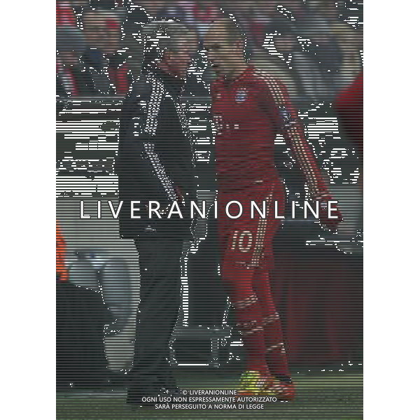 firo Fu§ball,Fussball, 22.11.2011 Champions League Saison 2011/2012 CL Vorrunde 5.Spieltag, Uefa Champions League, FC Bayern MŸnchen, Muenchen, FCB, CVF, Villarreal CF, 3 : 1, ganze Figur, Gestik, Arjen Robben, Bayern, rechts, links, Trainer, Bayern, Jupp Heynckes, $worldrightsEs gelten unsere AGB, einsehbar auf www.firosportphoto.de copyright by firo sportphoto: Coesfelder Stra§e 207 48249 D † L M E N (Duelmen) www.firosportphoto.de mail@firosportphoto.de (V o l k s b a n k B o c h u m - W i t t e n ) BLZ.: 430 601 29 bayern monaco villareal/Agenzia Aldo Liverani Sas - ITALY ONLY *** Local Caption *** .
