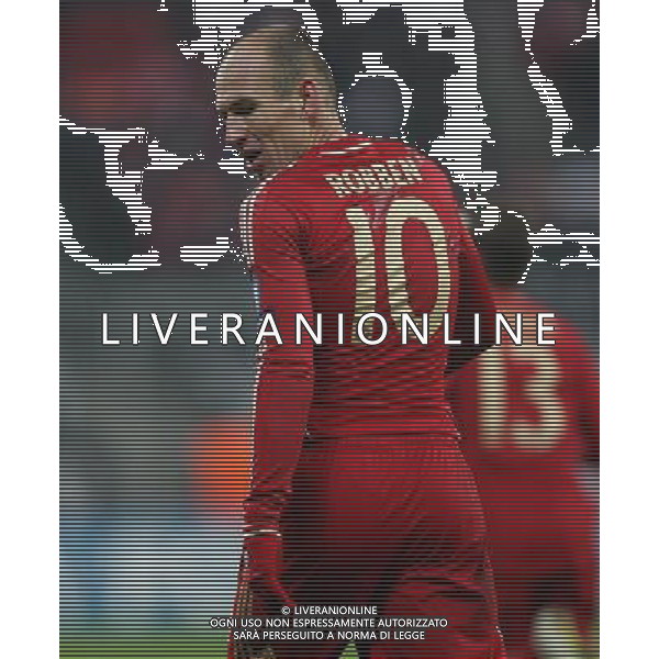 firo Fu§ball,Fussball, 22.11.2011 Champions League Saison 2011/2012 CL Vorrunde 5.Spieltag, Uefa Champions League, FC Bayern MŸnchen, Muenchen, FCB, CVF, Villarreal CF, 3 : 1, halbe Figur, Gestik, Arjen Robben, Bayern, EnttŠuschung, Enttaeuschung, Gestik, $worldrightsEs gelten unsere AGB, einsehbar auf www.firosportphoto.de copyright by firo sportphoto: Coesfelder Stra§e 207 48249 D † L M E N (Duelmen) www.firosportphoto.de mail@firosportphoto.de (V o l k s b a n k B o c h u m - W i t t e n ) BLZ.: 430 601 29 bayern monaco villareal/Agenzia Aldo Liverani Sas - ITALY ONLY *** Local Caption *** .