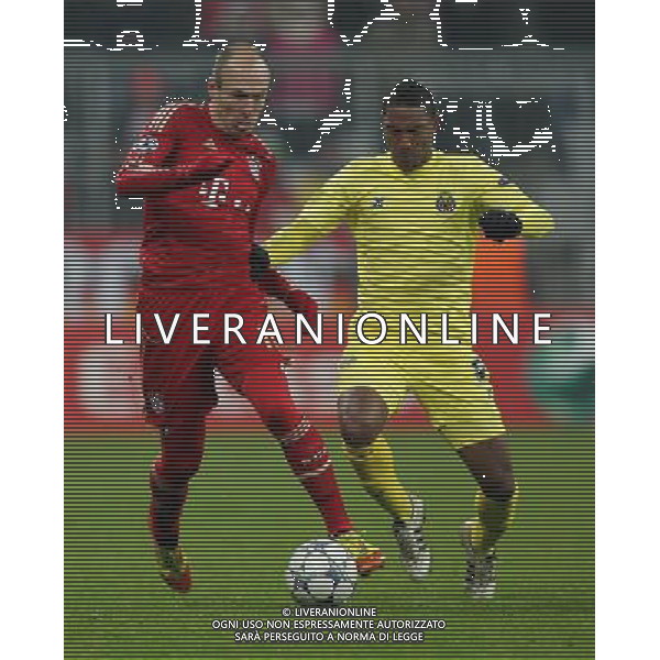firo Fu§ball,Fussball, 22.11.2011 Champions League Saison 2011/2012 CL Vorrunde 5.Spieltag, Uefa Champions League, FC Bayern MŸnchen, Muenchen, FCB, CVF, Villarreal CF, 3 : 1, Zweikampf, Arjen Robben, Bayern, links, rechts, Jonathan De Guzman, Villarreal, $worldrightsEs gelten unsere AGB, einsehbar auf www.firosportphoto.de copyright by firo sportphoto: Coesfelder Stra§e 207 48249 D † L M E N (Duelmen) www.firosportphoto.de mail@firosportphoto.de (V o l k s b a n k B o c h u m - W i t t e n ) BLZ.: 430 601 29 bayern monaco villareal/Agenzia Aldo Liverani Sas - ITALY ONLY *** Local Caption *** .