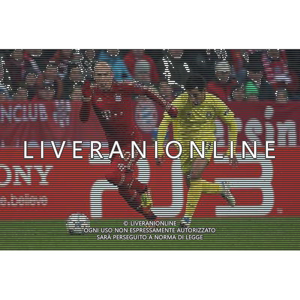firo Fu§ball,Fussball, 22.11.2011 Champions League Saison 2011/2012 CL Vorrunde 5.Spieltag, Uefa Champions League, FC Bayern MŸnchen, Muenchen, FCB, CVF, Villarreal CF, 3 : 1, Zweikampf, Arjen Robben, Bayern, links, rechts, Hernan Perez, Villarreal, $worldrightsEs gelten unsere AGB, einsehbar auf www.firosportphoto.de copyright by firo sportphoto: Coesfelder Stra§e 207 48249 D † L M E N (Duelmen) www.firosportphoto.de mail@firosportphoto.de (V o l k s b a n k B o c h u m - W i t t e n ) BLZ.: 430 601 29 bayern monaco villareal/Agenzia Aldo Liverani Sas - ITALY ONLY *** Local Caption *** .