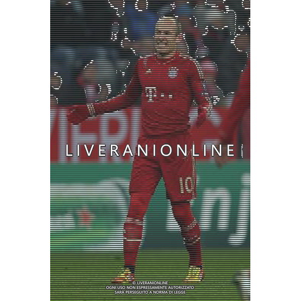firo Fu§ball,Fussball, 22.11.2011 Champions League Saison 2011/2012 CL Vorrunde 5.Spieltag, Uefa Champions League, FC Bayern MŸnchen, Muenchen, FCB, CVF, Villarreal CF, 3 : 1, ganze Figur, Gestik, EnttŠuschung, Enttaeuschung, Gestik, Arjen Robben, Bayern, $worldrightsEs gelten unsere AGB, einsehbar auf www.firosportphoto.de copyright by firo sportphoto: Coesfelder Stra§e 207 48249 D † L M E N (Duelmen) www.firosportphoto.de mail@firosportphoto.de (V o l k s b a n k B o c h u m - W i t t e n ) BLZ.: 430 601 29 bayern monaco villareal/Agenzia Aldo Liverani Sas - ITALY ONLY *** Local Caption *** .