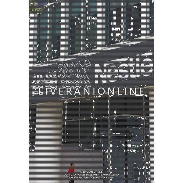 (111124) -- BEIJING, Nov. 24, 2011 () -- Photo taken on July 11, 2011 show the headquaters of Nestle (China) Ltd. in Beijing, capital of China. Zhonghua toothpaste, Mininurse facial cleaner, Dabao hand cream, Robust mineral water and Nanfu Battery...Those brand names were deeply rooted not only in the childhood memories but also in the current daily lives of the Chinese people. However, those products are no longer made by domestic manufacturers, which have been partly or whole sold to multinational corporations since China opened its market to foreign capital. More and more international investors such as Unilever, Danone, L\'Oreal and Bosch, converted China\'s indigenous companies to joint ventures. Among which, Nestle SA did a remarkable job in terms of acquisition. Especially after China\'s entry into World Trade Organization (WTO), which provided the multi-national enterprises brand new opportunities to seek fortune and expand their business in China. Ever since the Swiss food giant \'nestled\' in China in 1996, it listed multiple Chinese companies into its ambitious acquisition plans. In 1999, Nestle reached an agreement with Shanghai Totole Group, the market leader in China\'s chicken bouillon, to acquire 80 percent of the latter\'s share capital. And Nestle noted this purchase \'a further milestone in the development of Nestle\'s culinary business in Asia\'. Two years later, Nestle entered and became the largest share holder of Haoji Food Co., Ltd with 60 percent of its stock holdings in the year 2001. The Sichuan-based Haoji Food ranked the second in China\'s chicken bouillon business. Before long, Nestle setup a factory of Maggi chicken bouillon in south China\'s Dongguan City, thus unified China\'s chicken bouillon market. After Roland Decorvet took the place of Patrice Bula to become the new chairman and CEO for Nestle\'s business in Greater China Region in 2011, Nestle shifted its massive acquisition targets from the flavoring companies to the snacks m ©photoshot/Agenzia Aldo Liverani Sas - ITALY ONLY - Il quartier generale del colosso alimentare svizzero Nestle\' (Cina) Ltd. di Pechino, capitale della Cina 24 novembre 2011