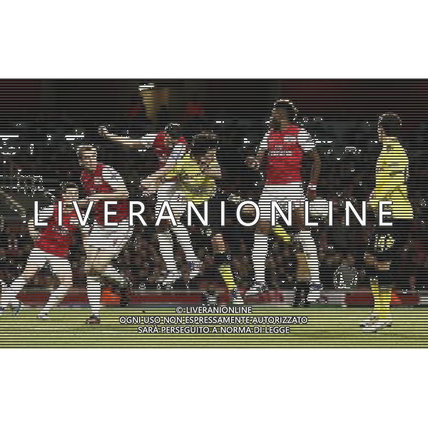 Arsenal\'s Robin van Persie heads from Borussia Dortmund\'s Mats Hummels Football - UEFA Champions League - Group F - Arsenal London v Borussia Dortmund - Wed 23 Nov 2011 - Emirates Stadium - London - UK Foto: Michal Zemanek / Newspix.pl LIGA MISTRZOW SEZON 2011/2012 PILKA NOZNA ARSENAL LONDYN vs BORUSSIA DORTMUND --- Newspix.pl - AG. ALDO LIVERANI SAS ITALY ONLY