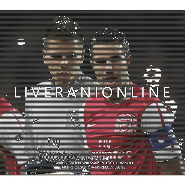 Arsenal\'s Wojciech Szczesny and Arsenal\'s Robin van Persie Football - UEFA Champions League - Group F - Arsenal London v Borussia Dortmund - Wed 23 Nov 2011 - Emirates Stadium - London - UK Foto: Michal Zemanek / Newspix.pl LIGA MISTRZOW SEZON 2011/2012 PILKA NOZNA ARSENAL LONDYN vs BORUSSIA DORTMUND --- Newspix.pl - AG. ALDO LIVERANI SAS ITALY ONLY
