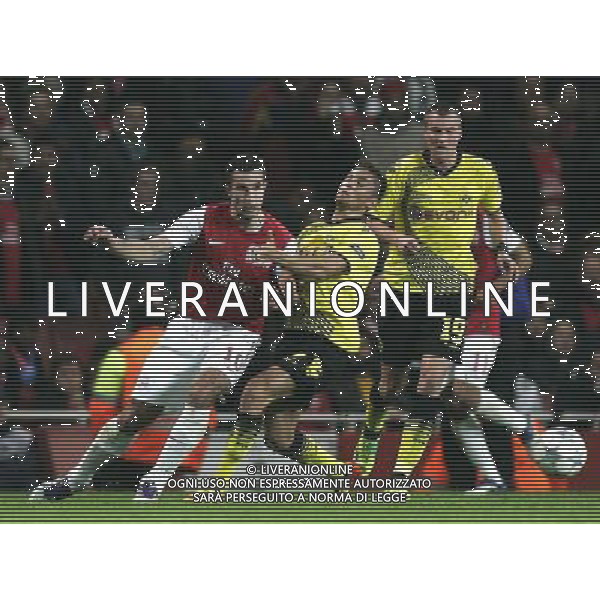 Arsenal\'s Robin van Persie battles with Borussia Dortmund\'s Moritz Leitner Football - UEFA Champions League - Group F - Arsenal London v Borussia Dortmund - Wed 23 Nov 2011 - Emirates Stadium - London - UK Foto: Michal Zemanek / Newspix.pl LIGA MISTRZOW SEZON 2011/2012 PILKA NOZNA ARSENAL LONDYN vs BORUSSIA DORTMUND --- Newspix.pl - AG. ALDO LIVERANI SAS ITALY ONLY