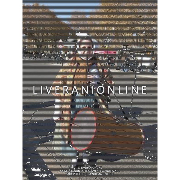 (111128) -- AIX-EN-PROVENCE, Nov. 28, 2011 () -- A woman clad in traditional clothes takes part in a parade during an event held to greet Christmas in Aix-en-Provence, south France, Nov. 27, 2011. (/Wei Wei) ©photoshot/Agenzia Aldo Liverani Sas - ITALY ONLY - La gente vestita in abiti tradizionali partecipa ad una sfilata durante un evento per salutare il Natale a Aix en Provence, nel sud della Francia, 27 novembre 2011 .