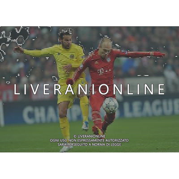 (111123) -- MUNICH, Nov. 23, 2011 () -- Arjen Robben (R) of Bayern Munich drives the ball during the UEFA Champions League Group A match against Villarreal at Allianz Arena in Munich, Germany, Nov. 22, 2011. Bayern won 3-1. (/Ma Ning) - Xinhua/Photoshot - Ag. Aldo Liverani sas ITALY ONLY MONACO DI BAVIERA: UEFA CHAMPIONS LEAGUE GRUPPO A - partita Bayern Monaco vs Villareal