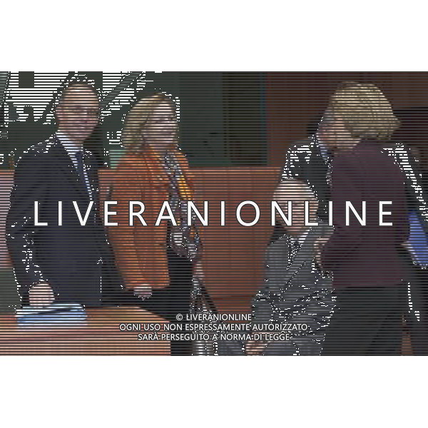 (111129) -- BRUSSELS, Nov. 29, 2011 () -- Luxembourg\'s Finance Minister Luc Frieden (1st, L), Austrian Finance Minister Maria Fekter (2nd, L), German Finance Minister Wolfgang Schauble (2nd, R) and Spanish Finance Minister Elena Salgado talk together during a eurozone finance ministers meeting at the EU headquarters in Brussels, capital of Belgium, Nov. 29, 2011. (/Thierry Monasse) - Xinhua/Photoshot - Ag. Aldo Liverani sas ITALY ONLY BRUXELLES - MEETING DEI MINISTRI DELLA FINANZA DELL\'EUROZONE