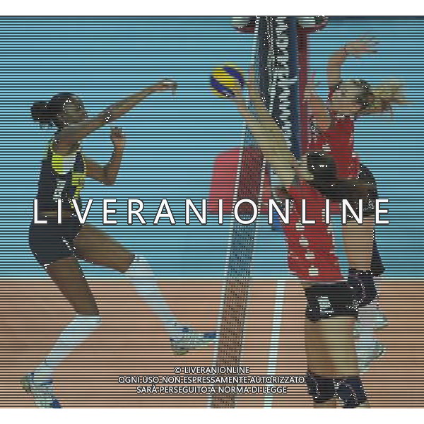 2012 CEV Volleyball Champions League - Women - Group B match between Fenerbahce Universal ( yellow) and Dresdner SC ( red) in Istanbul, Turkey 30.11.2011 Scored: Fenerbahce Universal (3) - Dresdner SC (0) Pictured: Fabiana Claudino of Fenerbahce. ©PHOTOSHOT/AG ALDO LIVERANI SAS- ITALY ONLY -