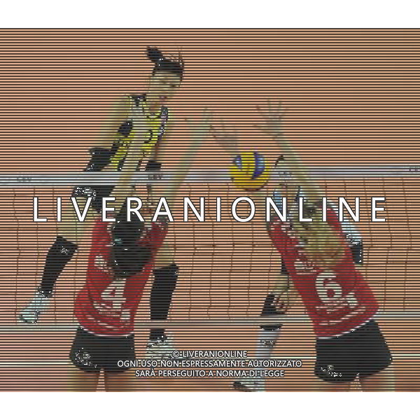 2012 CEV Volleyball Champions League - Women - Group B match between Fenerbahce Universal ( yellow) and Dresdner SC ( red) in Istanbul, Turkey 30.11.2011 Scored: Fenerbahce Universal (3) - Dresdner SC (0) Pictured: Kim Yeon Koung of Fenerbahce and Stefanie Karg (4) and Judith Pietersen (6) of Dresdner. ©PHOTOSHOT/AG ALDO LIVERANI SAS- ITALY ONLY -