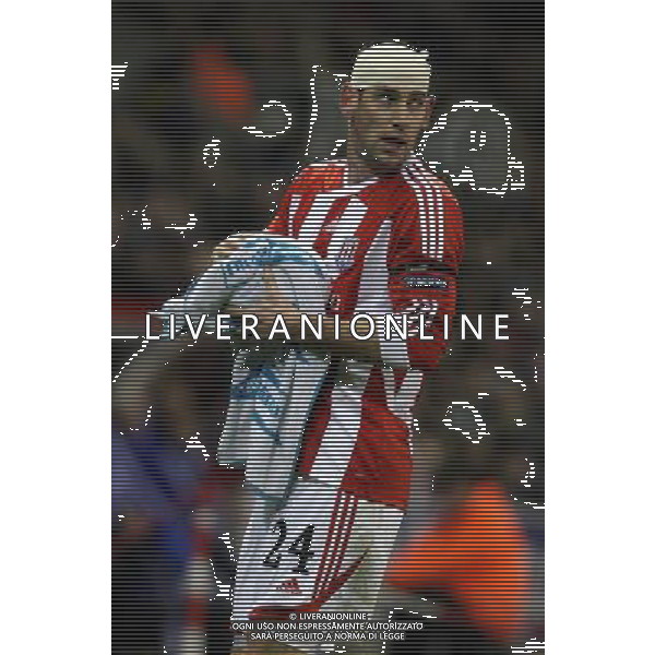 Stoke\'s Rory Delap prepares to take a throw with a bandaged head Football - UEFA Europa League Group E - Stoke City v Dynamo Kiev - Thu 01 Dec 2011 - Britannia Stadium - Stoke © CameraSport - 43 Linden Ave. Countesthorpe. Leicester. England. LE8 5PG - Tel: +44 (0) 116 277 4147 - admin@camerasport.com - www.camerasport.com EUROPA LEAGUE STOKE CITY - DYNAMO KIEV ©AG ALDO LIVERANI SAS ITALY ONLY *** Local Caption *** .